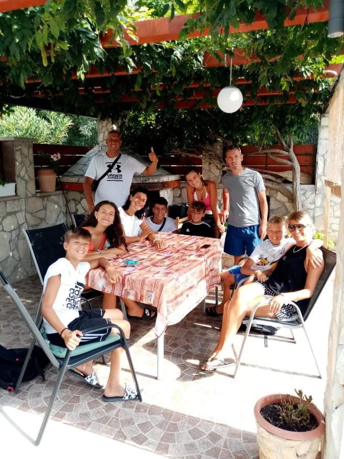 Apartmani Alma Пула Екстериор снимка