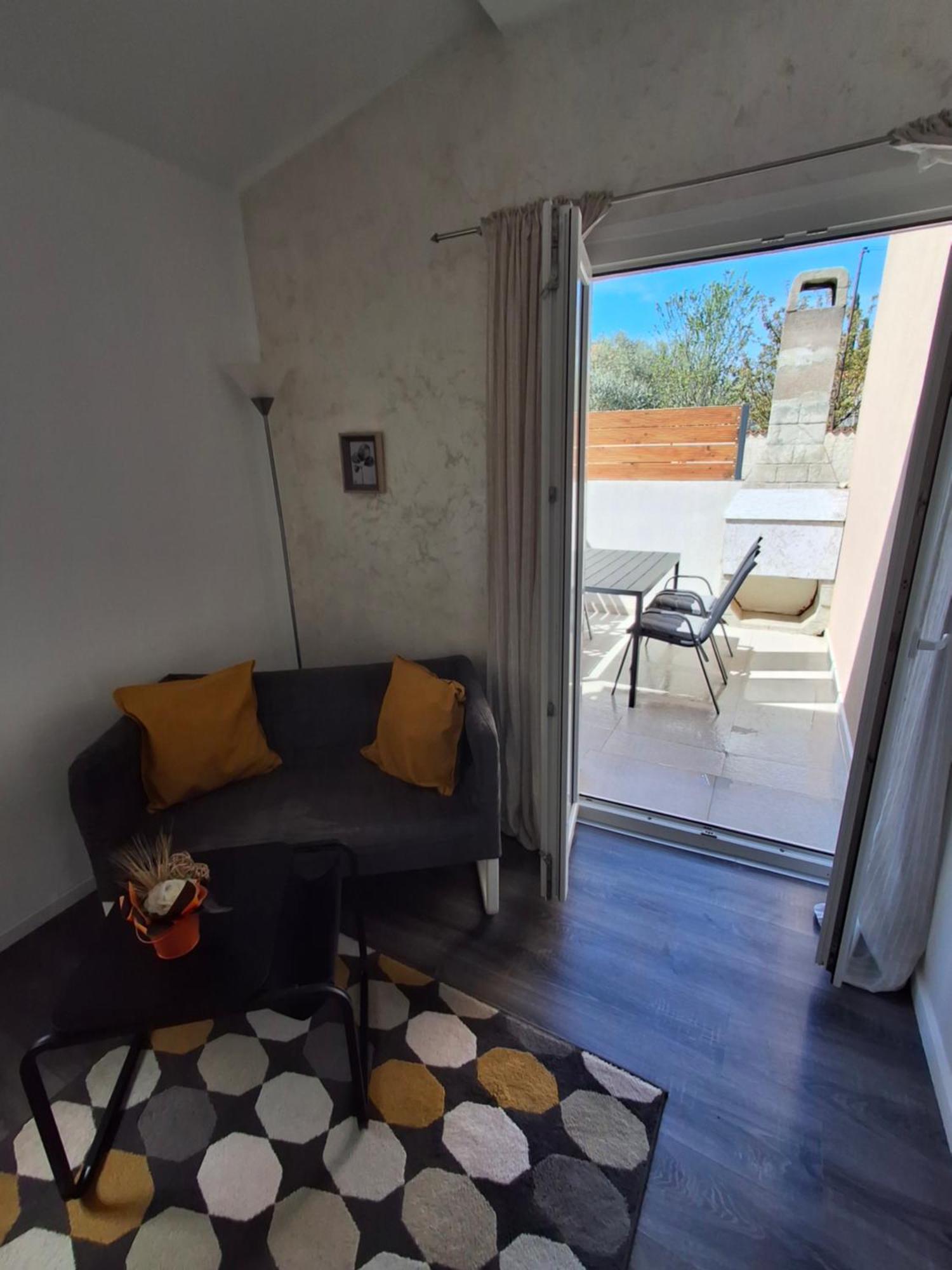 Apartmani Alma Пула Екстериор снимка