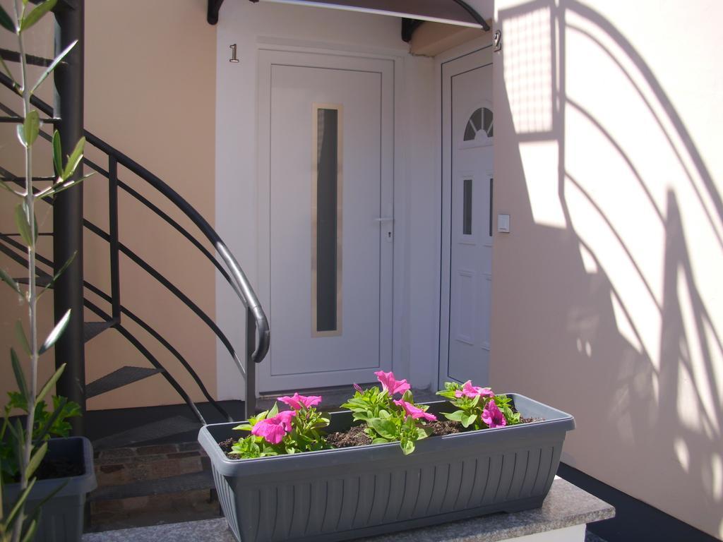 Apartmani Alma Пула Екстериор снимка